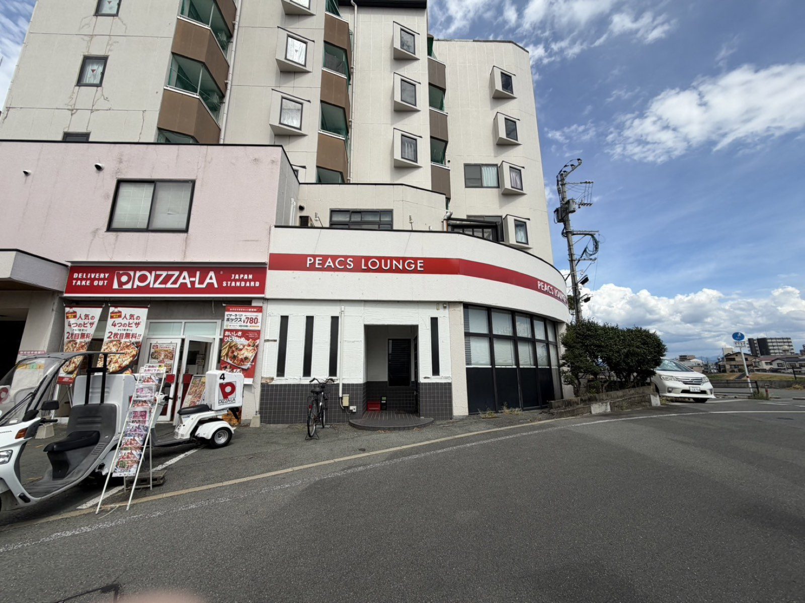 PEACS LOUNGE熊本の外観